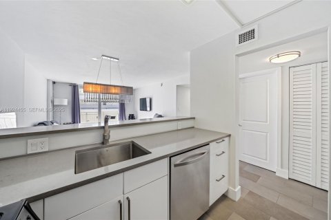 Купить кондоминиум в Майами-Бич, Флорида 3 спальни, 60.94м2, № 1986569 - фото 6