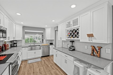 Townhouse in Fern Park, Florida 3 bedrooms, 173.91 sq.m. № 2387708 - photo 16