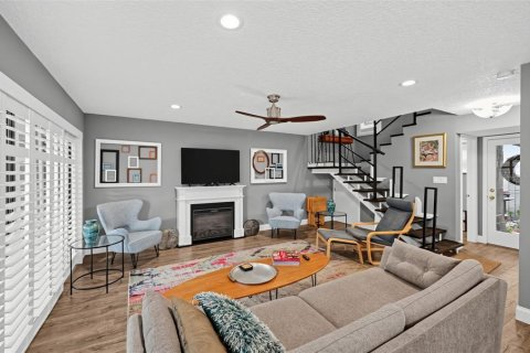 Townhouse in Fern Park, Florida 3 bedrooms, 173.91 sq.m. № 2387708 - photo 6