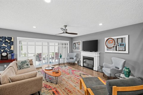 Townhouse in Fern Park, Florida 3 bedrooms, 173.91 sq.m. № 2387708 - photo 9