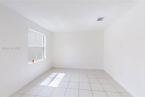 Townhouse in Homestead, Florida 3 bedrooms, 137.77 sq.m. № 1988045 - photo 6