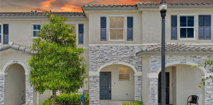 Townhouse in Homestead, Florida 3 bedrooms, 137.77 sq.m. № 1988045