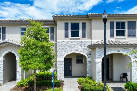 Townhouse in Homestead, Florida 3 bedrooms, 137.77 sq.m. № 1988045 - photo 2