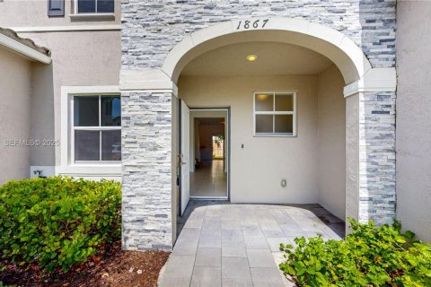 Townhouse in Homestead, Florida 3 bedrooms, 137.77 sq.m. № 1988045 - photo 4