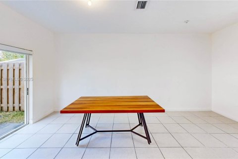 Townhouse in Homestead, Florida 3 bedrooms, 137.77 sq.m. № 1988045 - photo 16