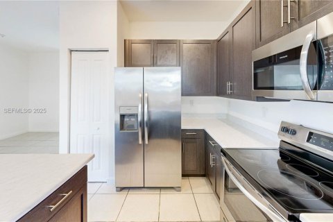 Townhouse in Homestead, Florida 3 bedrooms, 137.77 sq.m. № 1988045 - photo 22