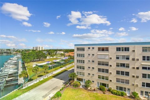 Copropriété à vendre à Gulfport, Floride: 2 chambres, 116.13 m2 № 1725452 - photo 18