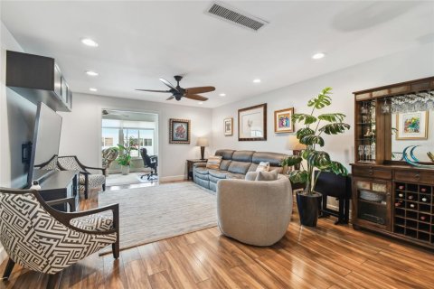 Copropriété à vendre à Gulfport, Floride: 2 chambres, 116.13 m2 № 1725452 - photo 12