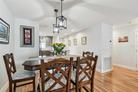 Copropriété à vendre à Gulfport, Floride: 2 chambres, 116.13 m2 № 1725452 - photo 11