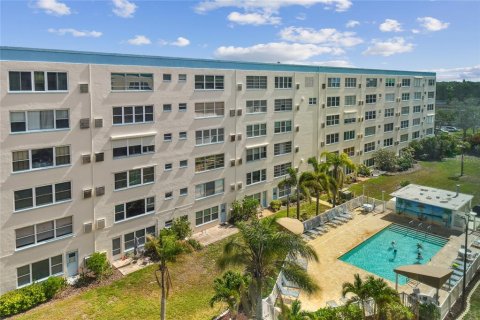 Copropriété à vendre à Gulfport, Floride: 2 chambres, 116.13 m2 № 1725452 - photo 19