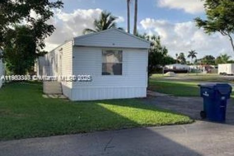 Купить виллу или дом в Хомстед, Флорида 2 спальни, 78.97м2, № 1952415 - фото 1