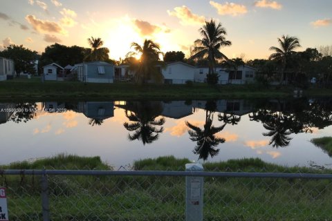 Купить виллу или дом в Хомстед, Флорида 2 спальни, 78.97м2, № 1952415 - фото 4