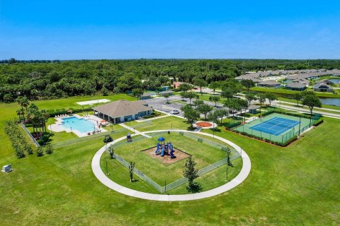 House in Fort Pierce, Florida 4 bedrooms, 169.08 sq.m. № 1226883 - photo 1