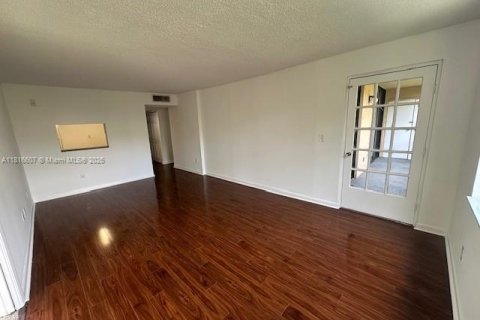 Купить кондоминиум в Майами, Флорида 3 спальни, 112.32м2, № 1772579 - фото 17