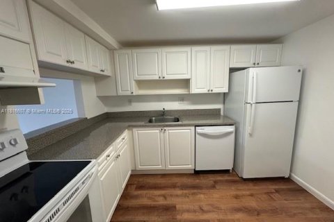 Купить кондоминиум в Майами, Флорида 3 спальни, 112.32м2, № 1772579 - фото 9