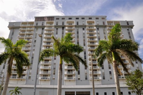 Купить кондоминиум в Норт-Майами, Флорида 1 спальня, 68.75м2, № 1829006 - фото 28