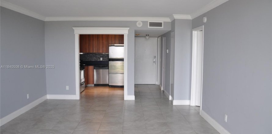 Condominio en North Miami, Florida, 1 dormitorio № 1829006