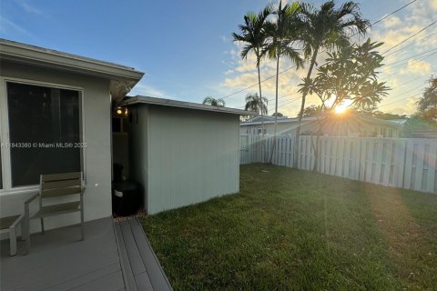 House in Miami Springs, Florida 3 bedrooms, 163.69 sq.m. № 1838699 - photo 14