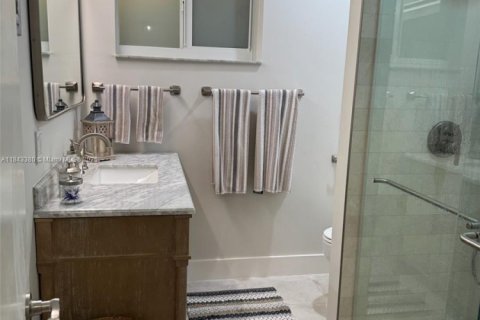 House in Miami Springs, Florida 3 bedrooms, 163.69 sq.m. № 1838699 - photo 13