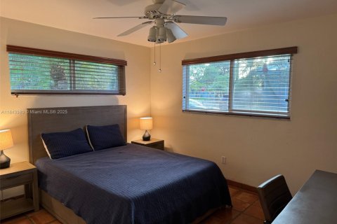 House in Miami Springs, Florida 3 bedrooms, 163.69 sq.m. № 1838699 - photo 12