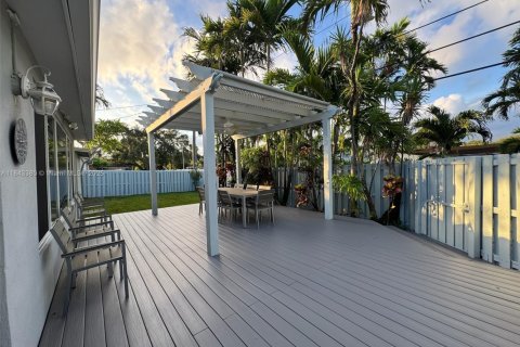 House in Miami Springs, Florida 3 bedrooms, 163.69 sq.m. № 1838699 - photo 15