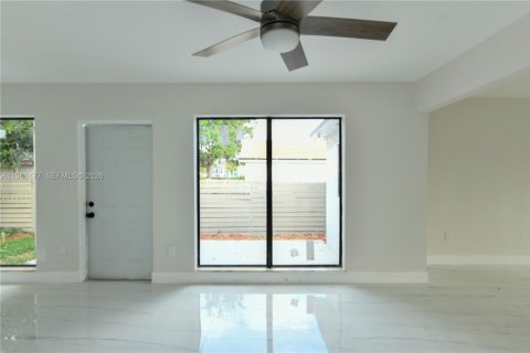 Снять в аренду виллу или дом в Майами, Флорида 3 спальни, 164.62м2, № 2031581 - фото 15