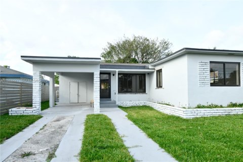 Снять в аренду виллу или дом в Майами, Флорида 3 спальни, 164.62м2, № 2031581 - фото 20