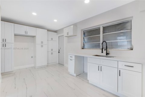 Снять в аренду виллу или дом в Майами, Флорида 3 спальни, 164.62м2, № 2031581 - фото 9