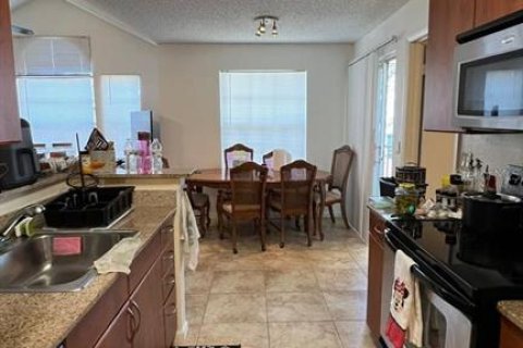 Condo in Orlando, Florida, 2 bedrooms  № 1759480 - photo 9