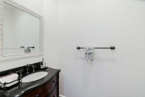 House in Weston, Florida 5 bedrooms, 306.76 sq.m. № 1794541 - photo 28