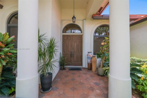 House in Weston, Florida 5 bedrooms, 306.76 sq.m. № 1794541 - photo 3