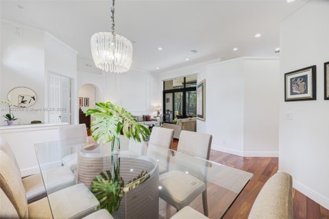 House in Weston, Florida 5 bedrooms, 306.76 sq.m. № 1794541 - photo 9