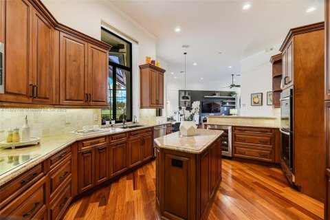 House in Weston, Florida 5 bedrooms, 306.76 sq.m. № 1794541 - photo 13