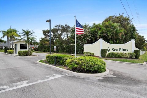House in Hobe Sound, Florida 2 bedrooms, 104.89 sq.m. № 1041018 - photo 1