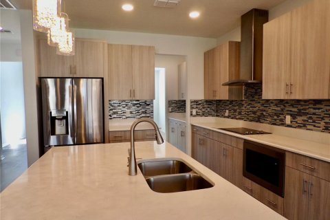 House in Wesley Chapel, Florida 5 bedrooms, 328.04 sq.m. № 1870581 - photo 4