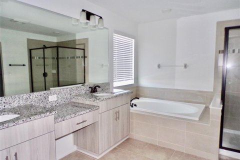 House in Wesley Chapel, Florida 5 bedrooms, 328.04 sq.m. № 1870581 - photo 22