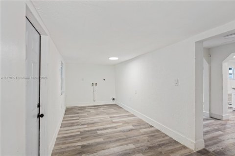 Villa ou maison à vendre à Opa-locka, Floride: 4 chambres, 134.52 m2 № 1897046 - photo 19