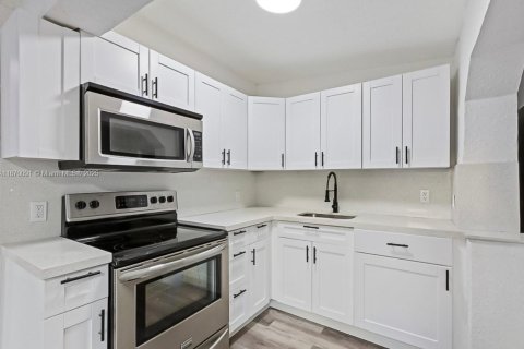 Villa ou maison à vendre à Opa-locka, Floride: 4 chambres, 134.52 m2 № 1897046 - photo 6