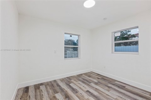 Villa ou maison à vendre à Opa-locka, Floride: 4 chambres, 134.52 m2 № 1897046 - photo 11
