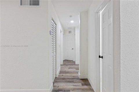 Villa ou maison à vendre à Opa-locka, Floride: 4 chambres, 134.52 m2 № 1897046 - photo 9