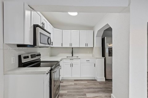 Villa ou maison à vendre à Opa-locka, Floride: 4 chambres, 134.52 m2 № 1897046 - photo 7