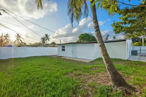 Villa ou maison à vendre à Opa-locka, Floride: 4 chambres, 134.52 m2 № 1897046 - photo 21