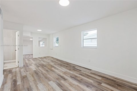 Villa ou maison à vendre à Opa-locka, Floride: 4 chambres, 134.52 m2 № 1897046 - photo 5