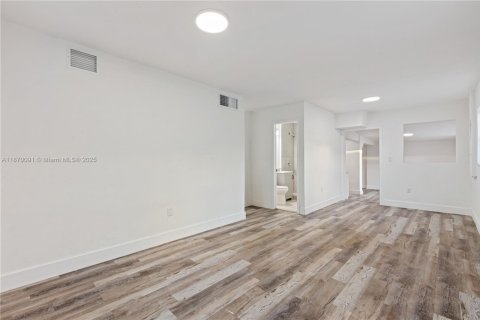 Villa ou maison à vendre à Opa-locka, Floride: 4 chambres, 134.52 m2 № 1897046 - photo 4