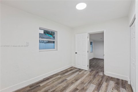 Villa ou maison à vendre à Opa-locka, Floride: 4 chambres, 134.52 m2 № 1897046 - photo 13