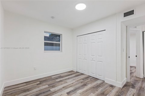 Villa ou maison à vendre à Opa-locka, Floride: 4 chambres, 134.52 m2 № 1897046 - photo 12