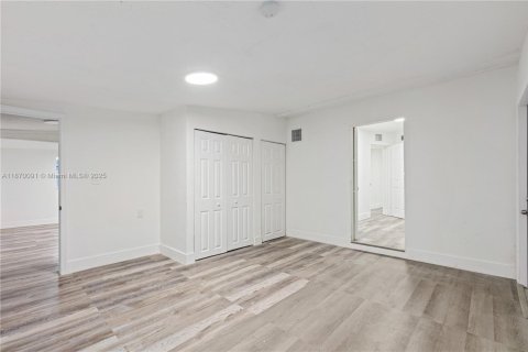 Villa ou maison à vendre à Opa-locka, Floride: 4 chambres, 134.52 m2 № 1897046 - photo 16