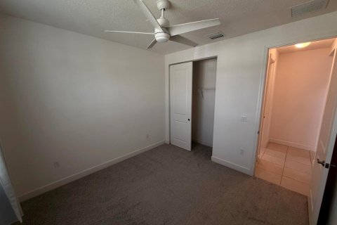 Villa ou maison à louer à Port St. Lucie, Floride: 2 chambres, 159.42 m2 № 2249785 - photo 6