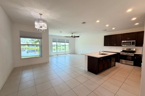 Villa ou maison à louer à Port St. Lucie, Floride: 2 chambres, 159.42 m2 № 2249785 - photo 3