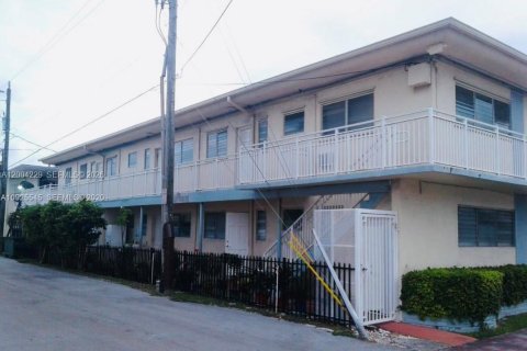 Снять в аренду кондоминиум в Майами-Бич, Флорида 2 спальни, 68.75м2, № 2068683 - фото 4